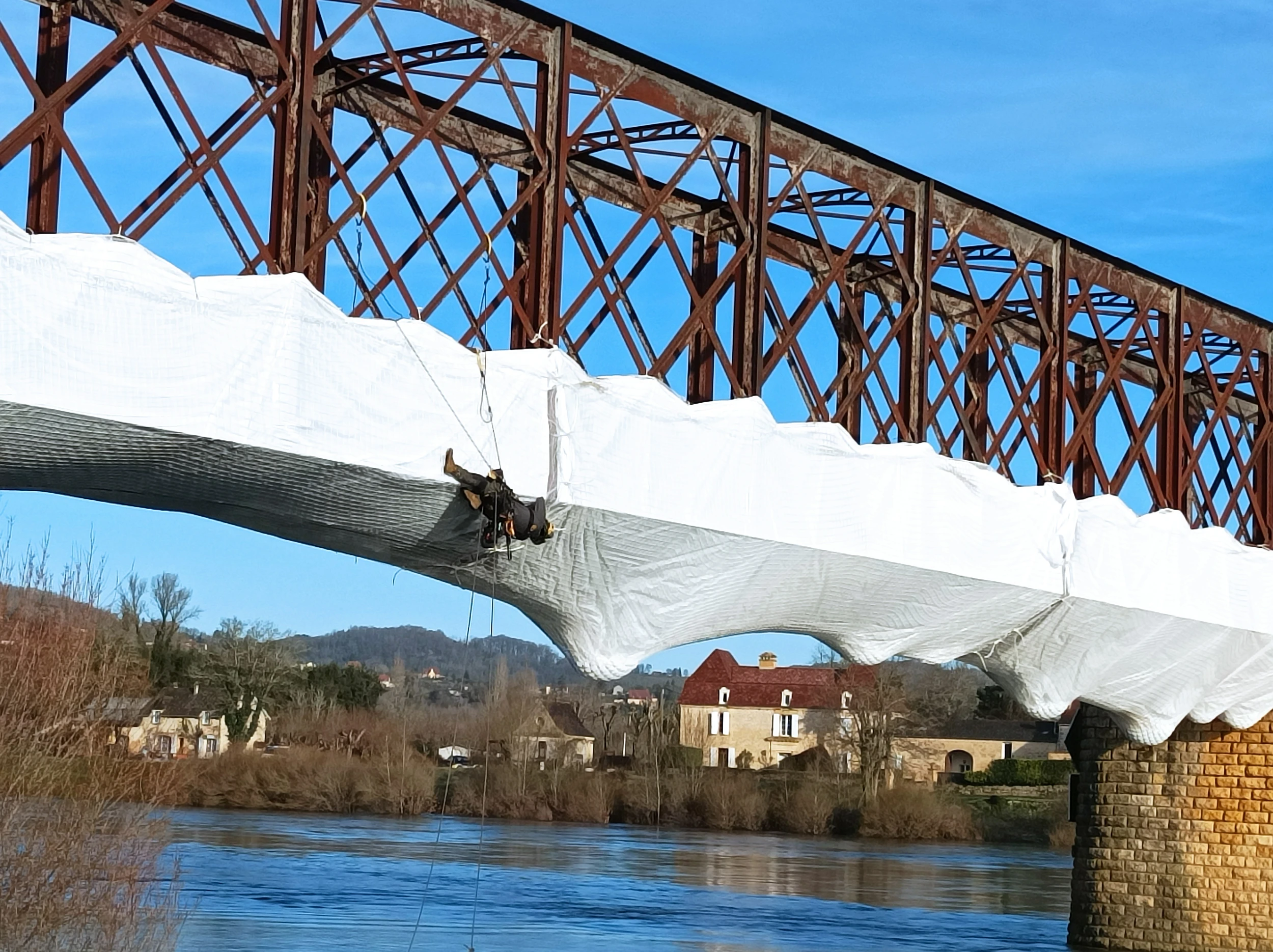 Intervention de cordistes MS Access pour emballé c’est protégé chez LAURIERE à St Cyprien (bâtiment) – 5